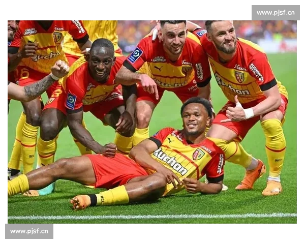 朗斯主场龙威再显，能否阻击马赛的连胜步伐