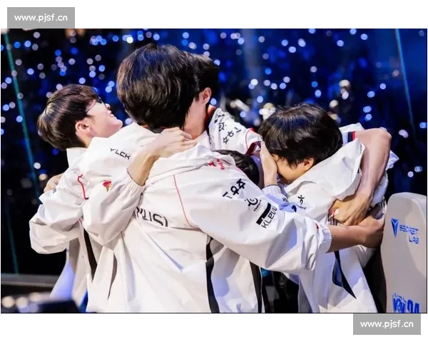 T1夺冠捧杯瞬间！粉丝狂欢，现场一片沸腾！